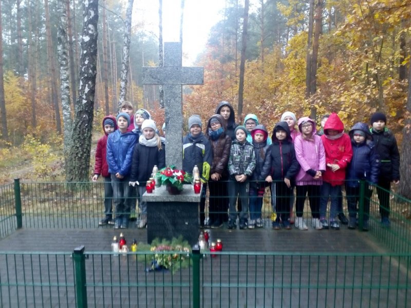 Wyjazd do miejsca pamięci w Kacprówku